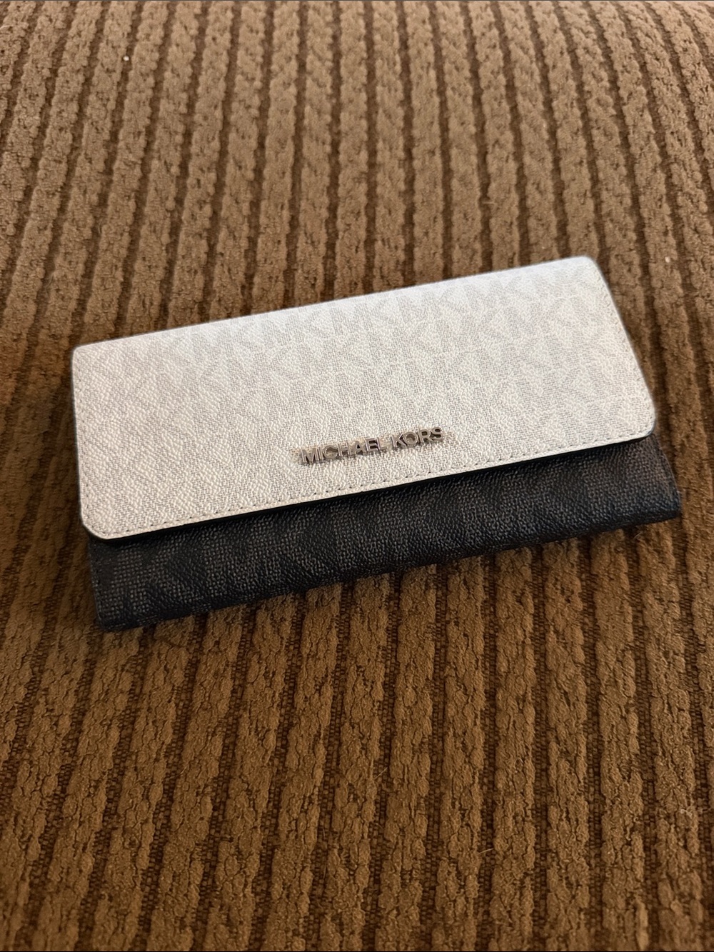 Michael Kors White and Black Continental Flap Wallet